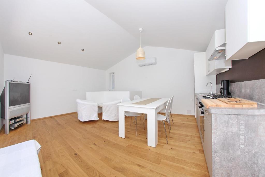 Apartments Vila Moli Бибине Стая снимка