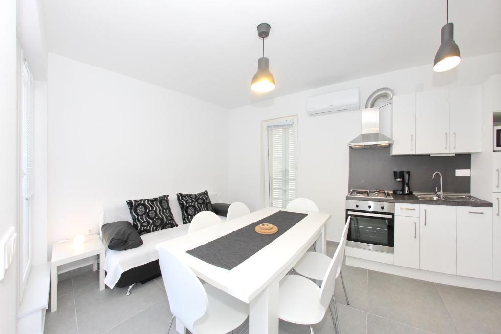 Apartments Vila Moli Бибине Стая снимка