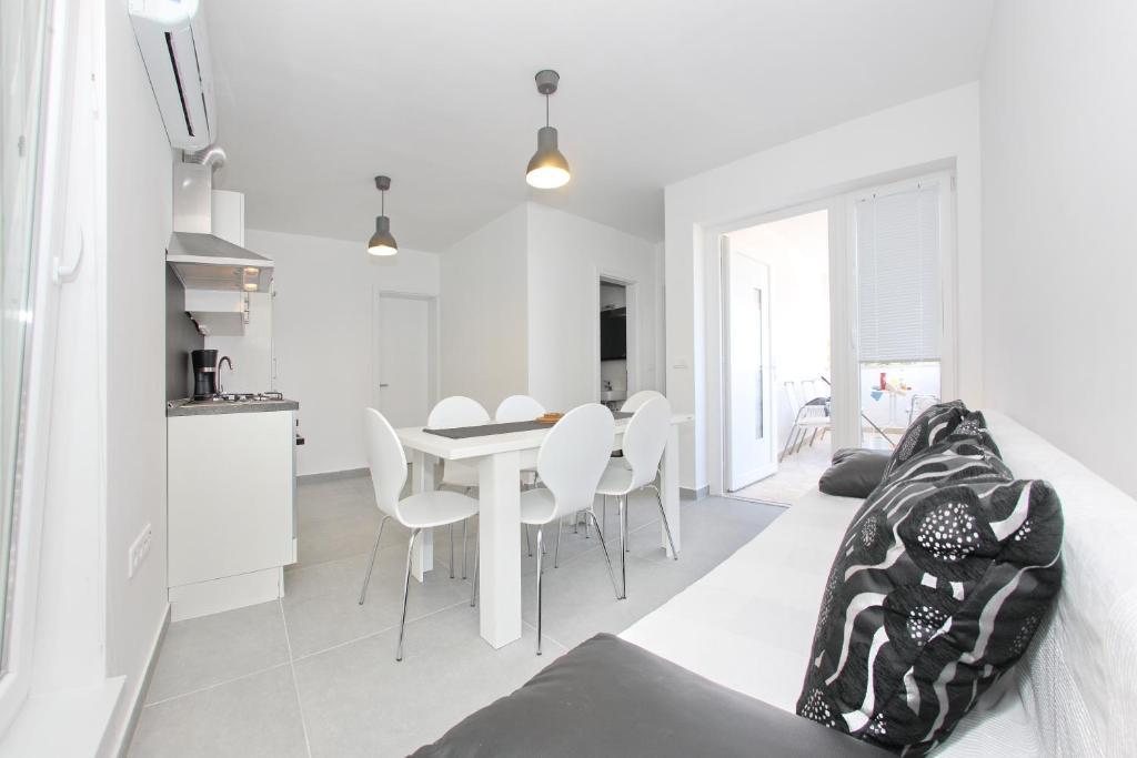 Apartments Vila Moli Бибине Стая снимка
